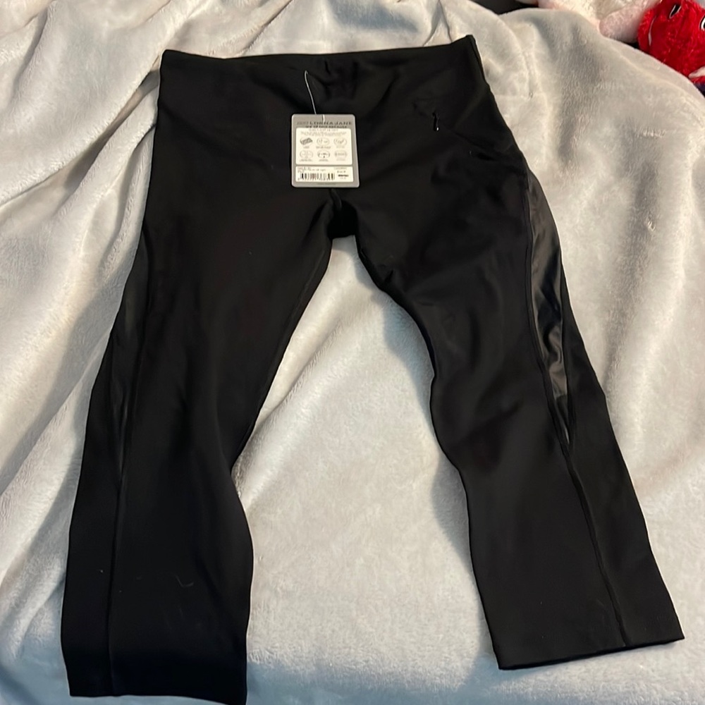 NWT Lorna Jane size medium flaunt 7/8 tight
